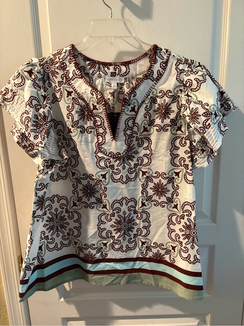 Crown and Ivy Cap Sleeve Brown, Aqua and White Top.